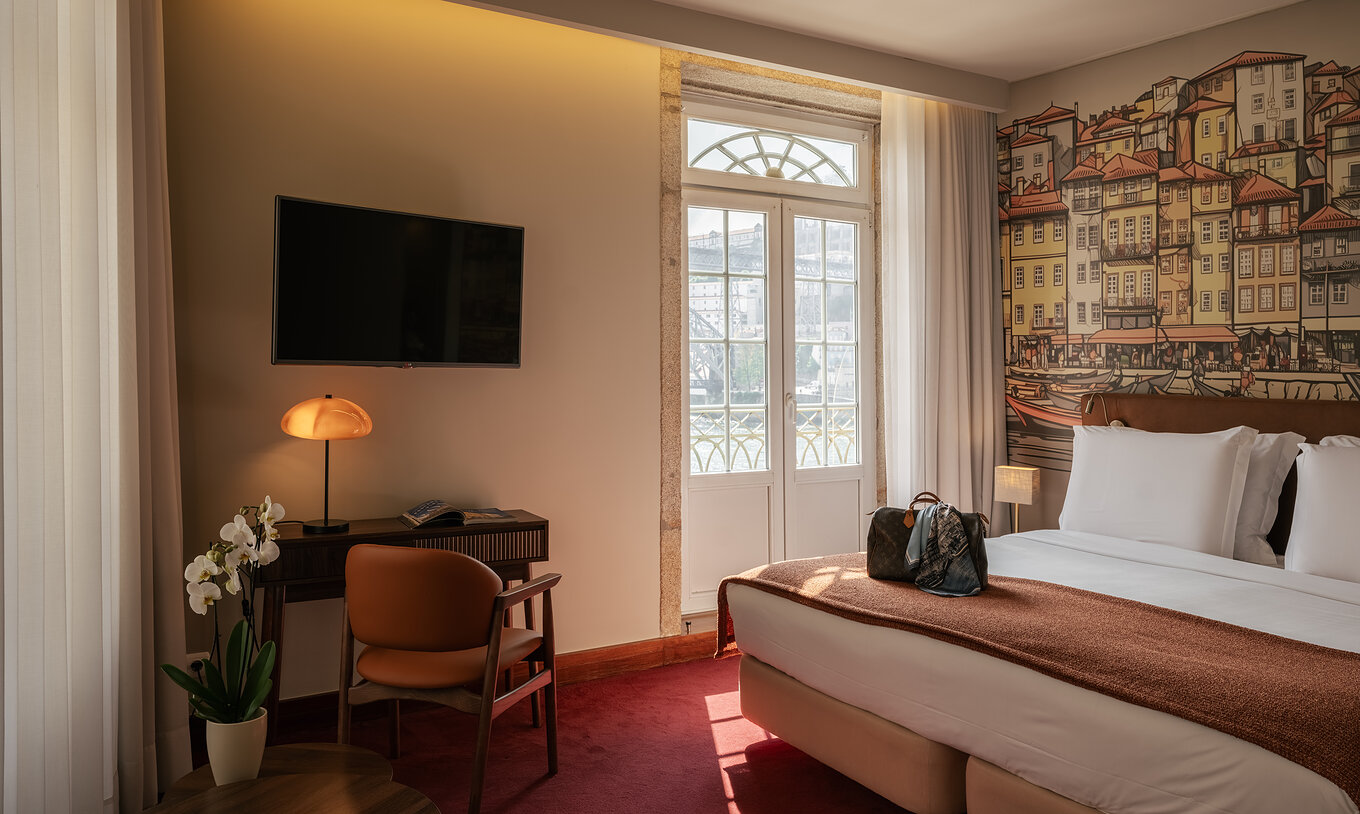 Vintage Bridge View at Pestana Vintage Porto featuring a cosy bedroom with desk, TV and balcony doors